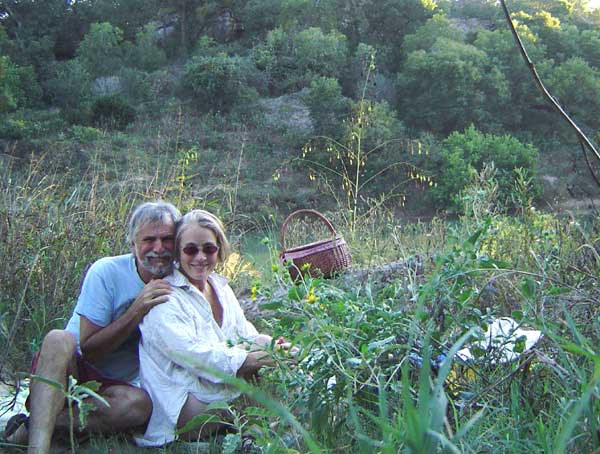 Picnicing lovers.