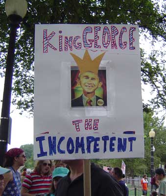 Sign says "King George the Incompetent" and shows Bush as Alfred E. Newman.